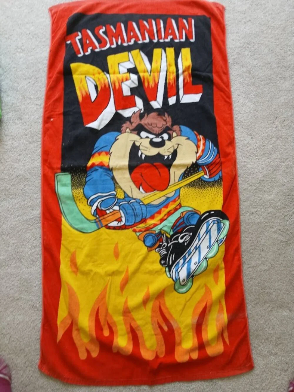 Vintage 90's Looney Tunes Hockey Tazmanian Devil Beach Towel